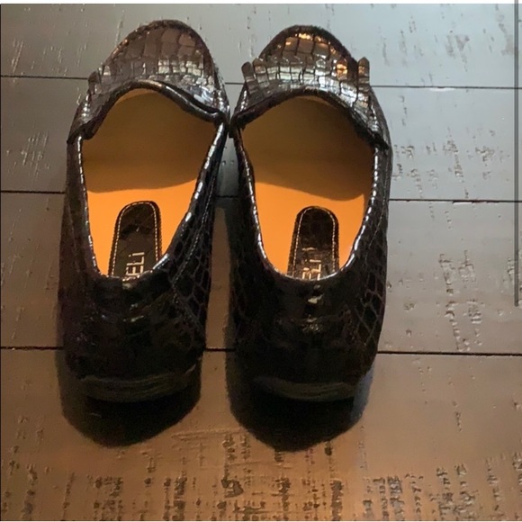 Excellent Preowned Condition Vanlei Loafers Size 6.5. - Picture 4 of 7